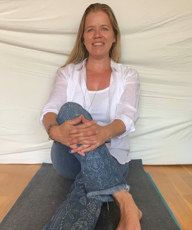 Åsa Hillbom Vill du boka en Yoga instruktör? online kurs